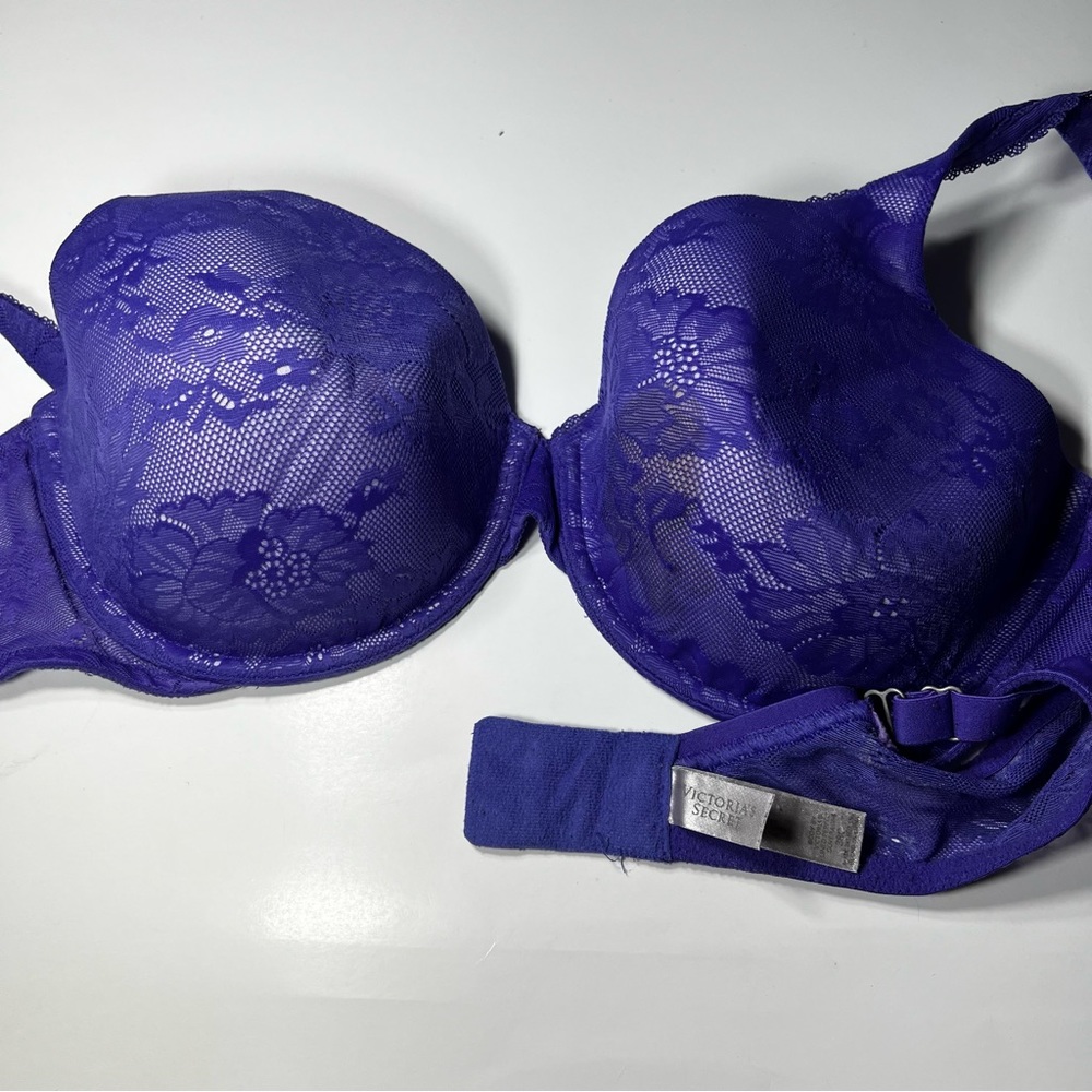 Victoria Secret 38C Underwire Body by Victoria Lined Perfect Coverage.